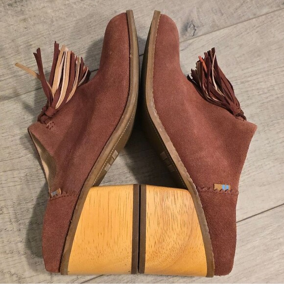 Toms Leila Heeled Mules Sz 8 In Burgundy Genuine Suede Tassel Accent Boho Chic - Picture 5 of 9